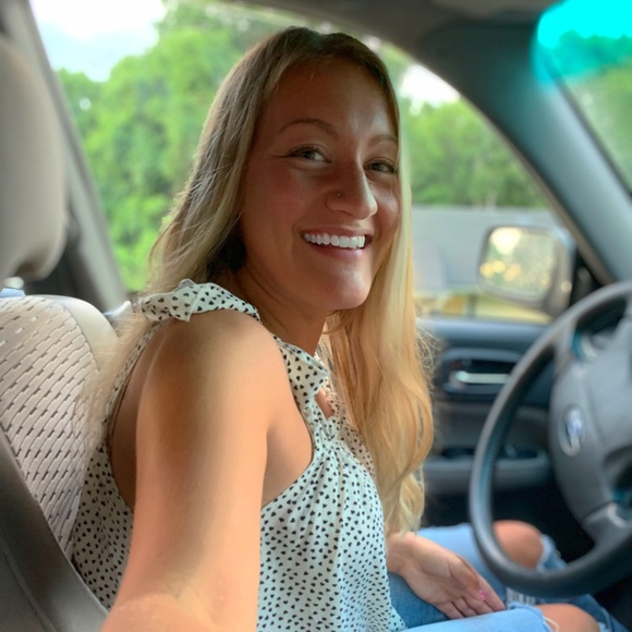 Meet your Posher, Hannah - Picture 3 of 3